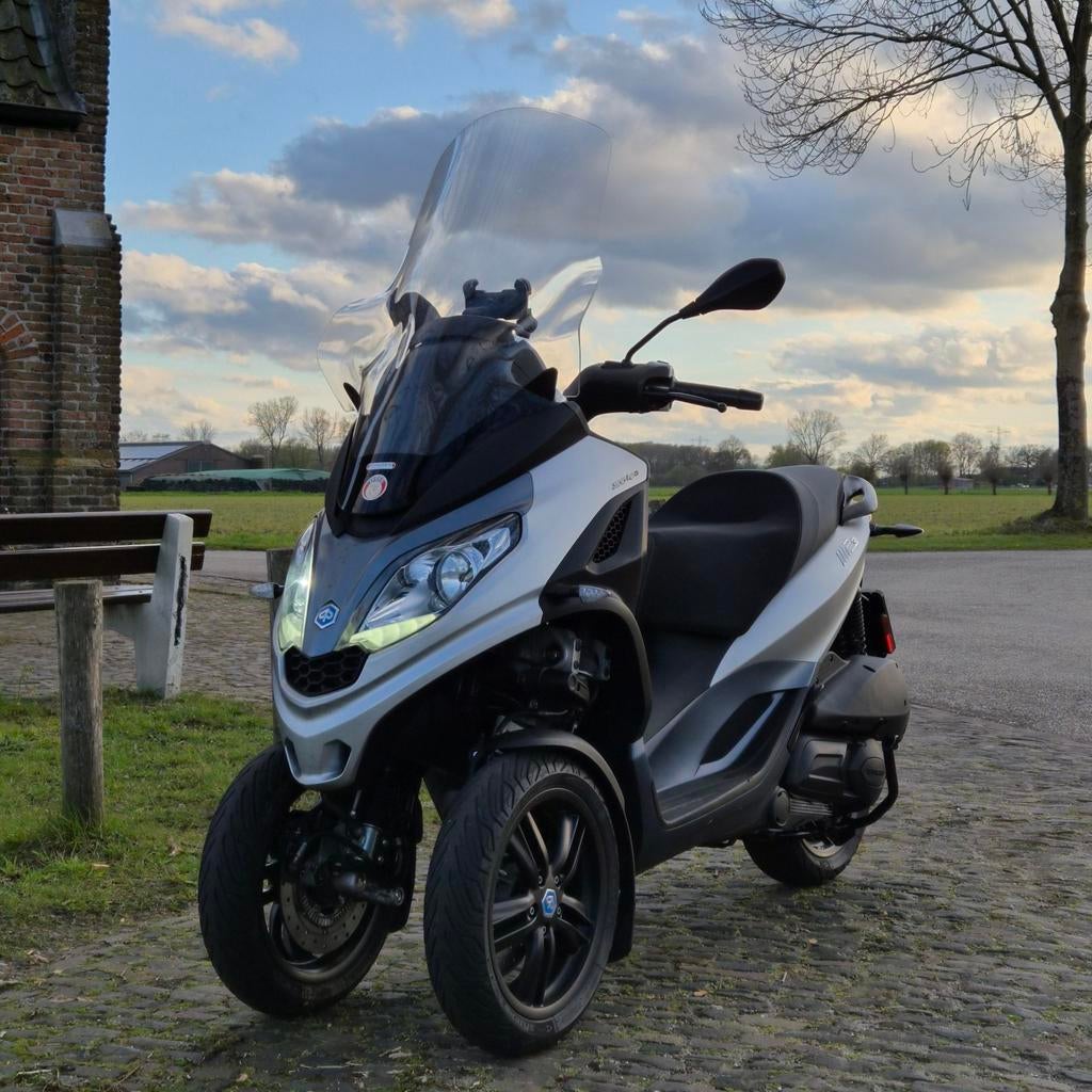 Piaggio mp3 300 hpe 5500km 2021, Fietsen en Brommers, Scooters | Piaggio, Zo goed als nieuw, Overige modellen, Benzine, Ophalen