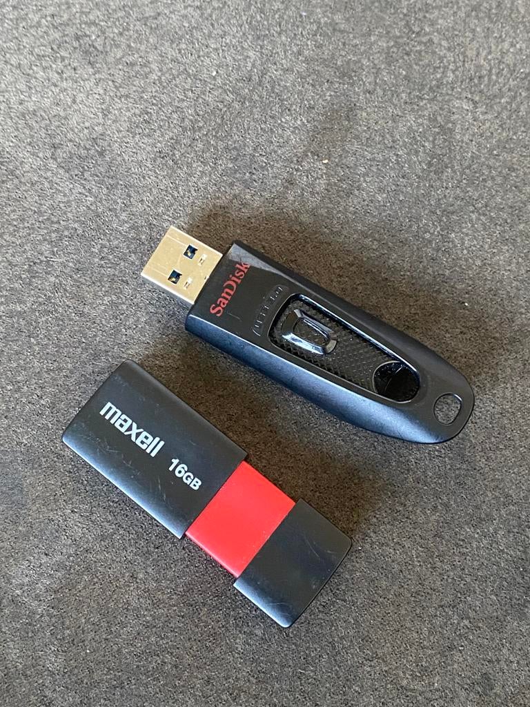 2 USB sticks, 16GB per stuk, Ophalen of Verzenden, Gebruikt, 16 GB
