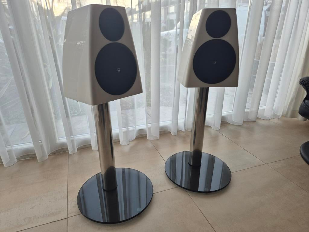 Meridian DSP3200 Digitale Actieve Luidsprekers, Zo goed als nieuw, 120 watt of meer, Front, Rear of Stereo speakers, Ophalen