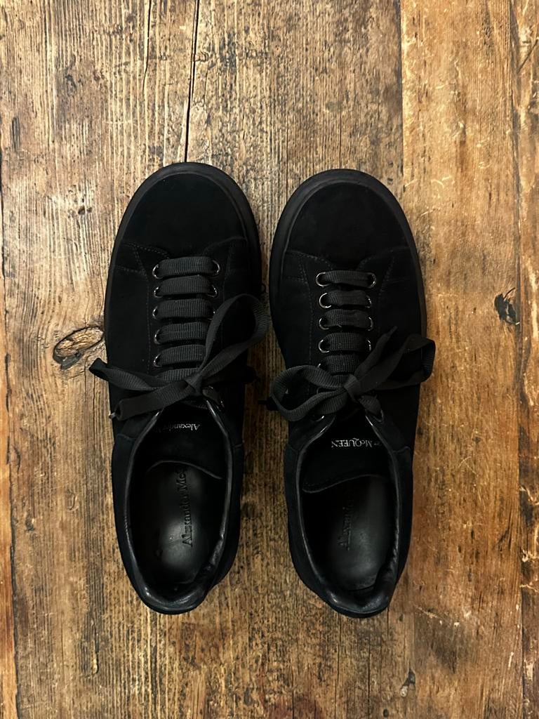 Alexander McQueen sneakers - Zwart suede, Ophalen, Zwart, Sneakers of Gympen