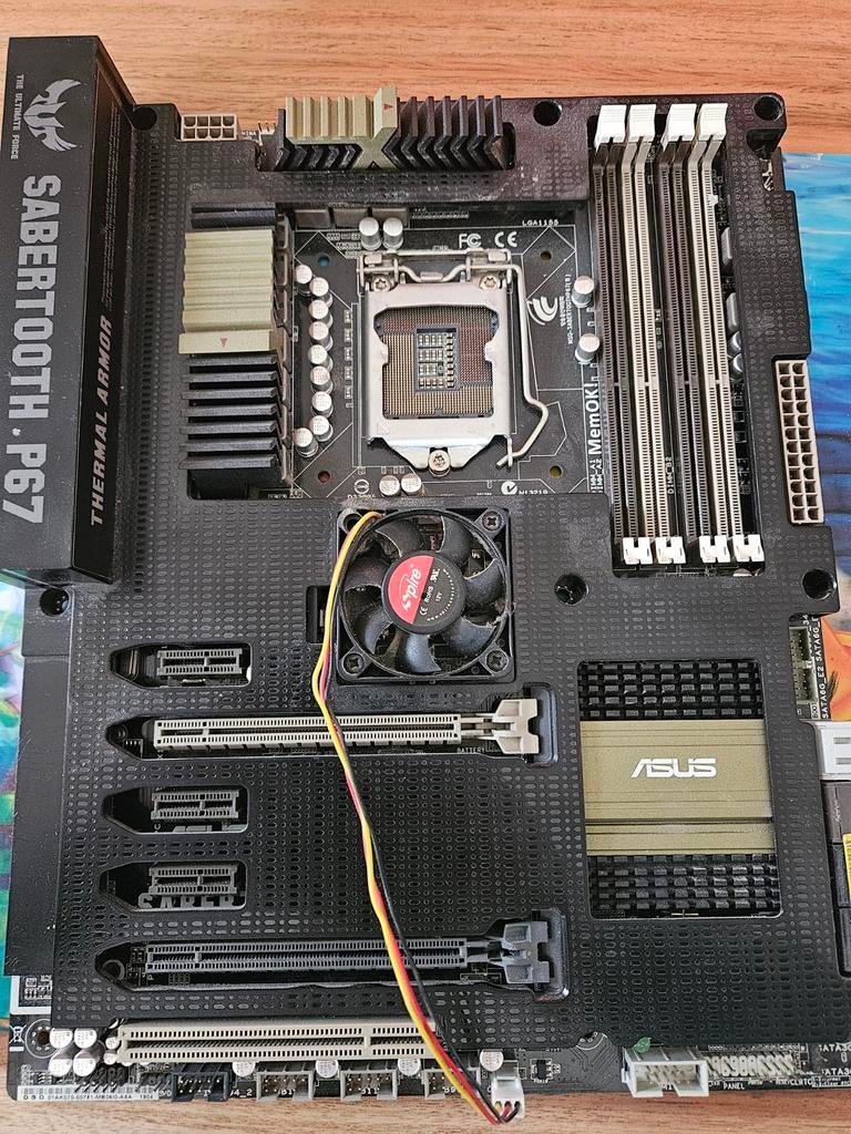 ASUS SABERTOOTH P67 Moederbord - Werking Onbekend, DDR3, Ophalen of Verzenden, Niet werkend, Intel