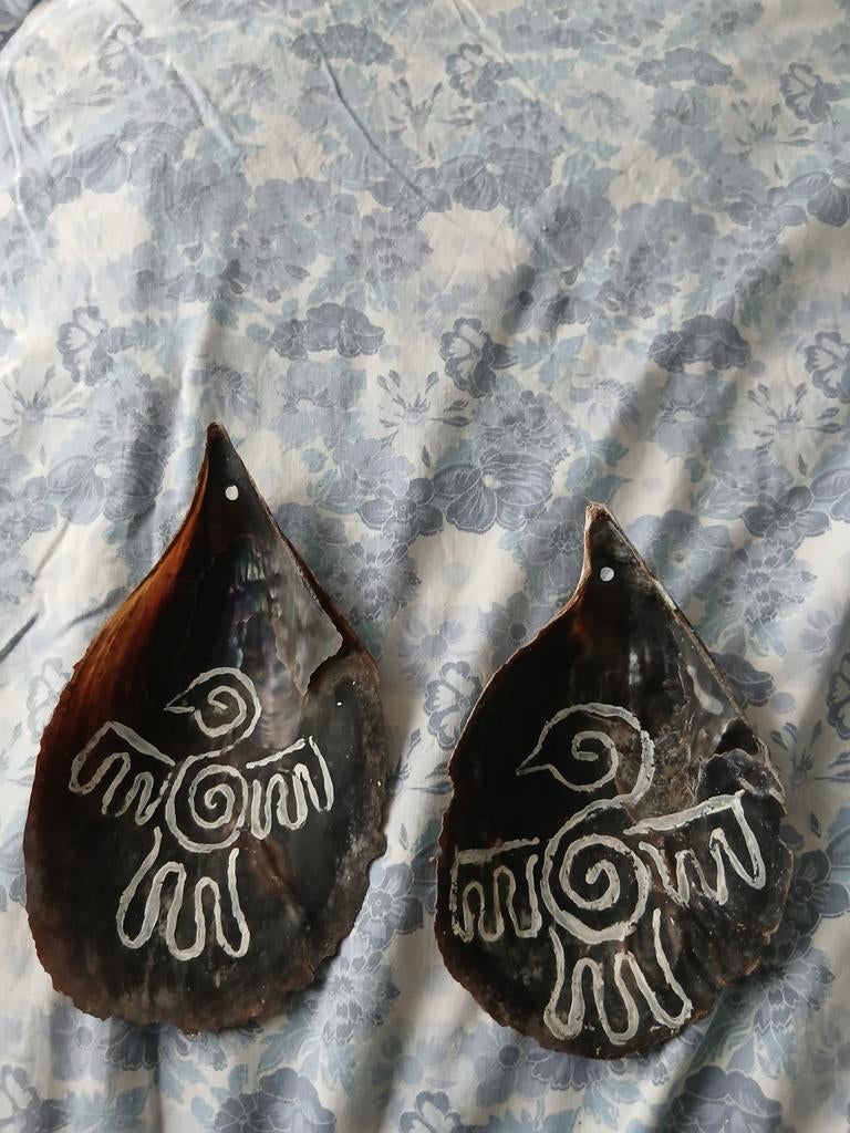 2x schelp dondervogel triskelion haida anasazi tekening, Ophalen of Verzenden