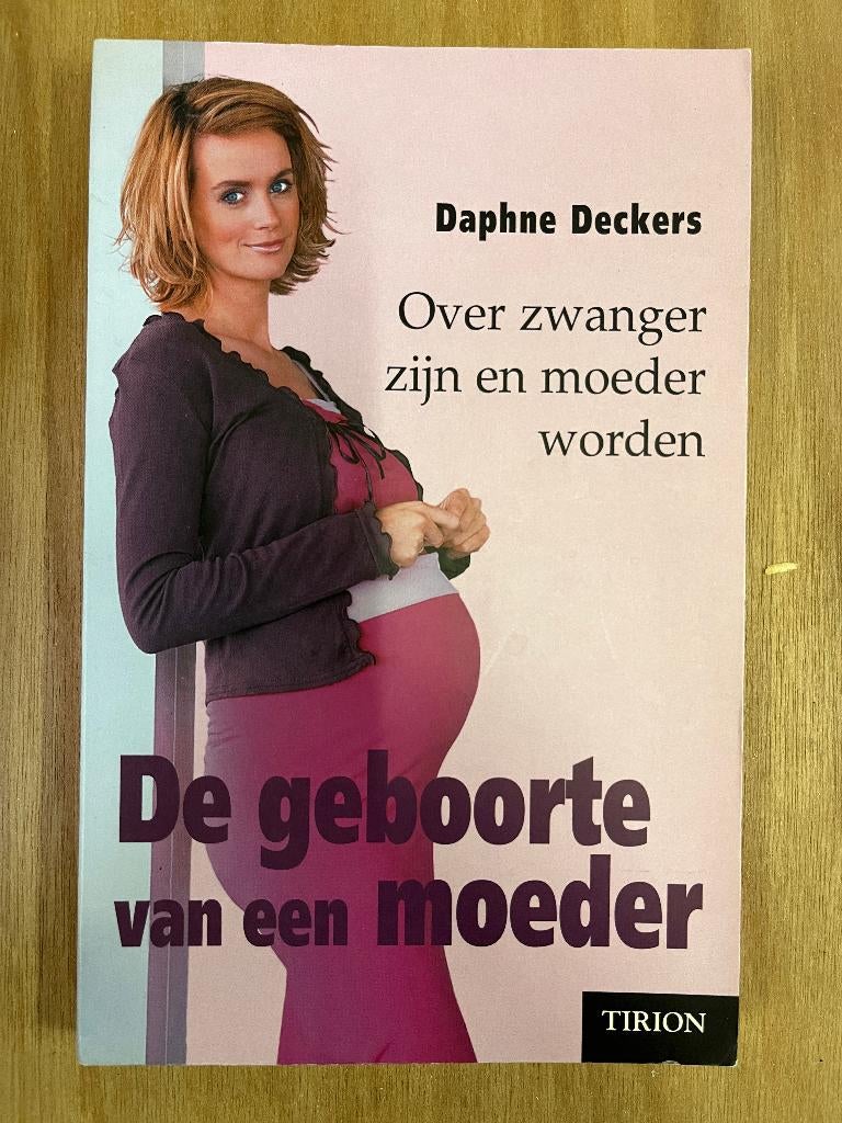 boek: De geboorte van een moeder,	Daphne Deckers, Boeken, Ophalen of Verzenden, Zo goed als nieuw, Zwangerschap en Bevalling, Daphne Deckers