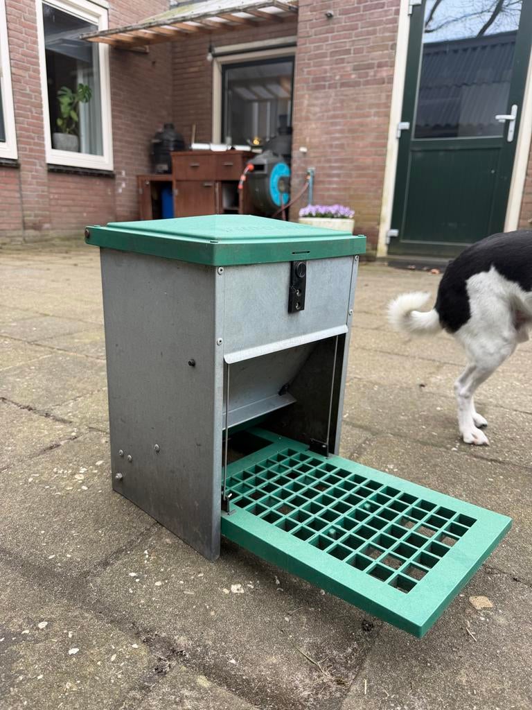 Kippen trapbak, Dieren en Toebehoren, Pluimvee | Toebehoren, Ophalen of Verzenden, Zo goed als nieuw, Drinken en Voederen