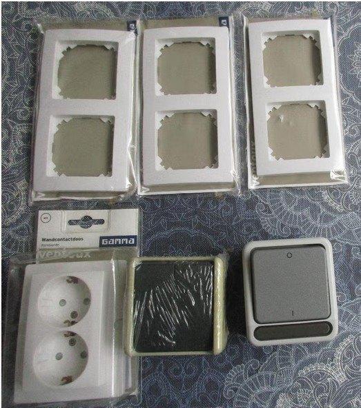 2 x lichtschakelaar Gamma / stopcontact / afdekraam, Ophalen of Verzenden, Nieuw, Stopcontact