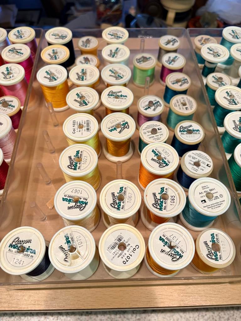 Naai- en borduurgaren - 8 cassettes vol, Ophalen, Zo goed als nieuw, Garen of Naald(en)