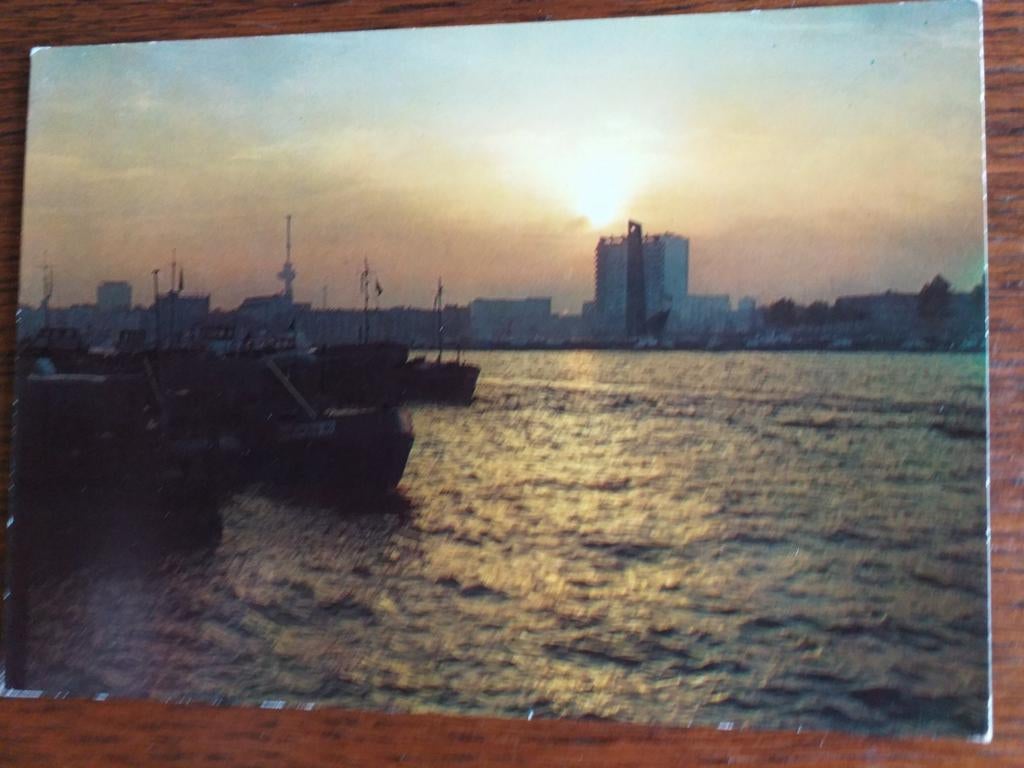 Rotterdam  -   Nieuwe Maas met binnenvaartschepen en De Boeg, Ophalen of Verzenden, Ongelopen, Zuid-Holland