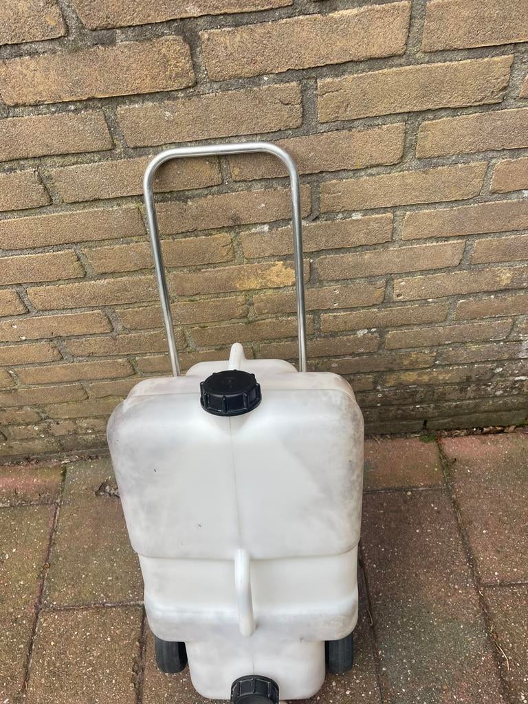 Afvalwatertank caravan, Ophalen, Gebruikt