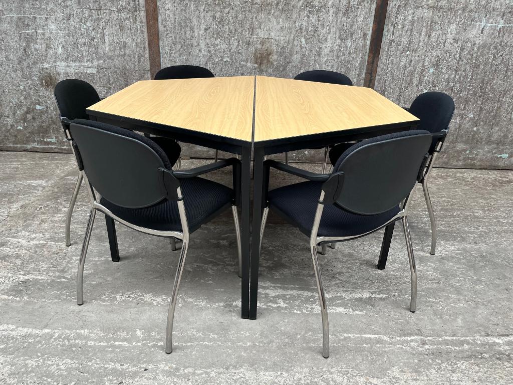 Kantineset bestaande uit 2 tafels model trapezium, Huis en Inrichting, Bureaus, Gebruikt, Ophalen of Verzenden