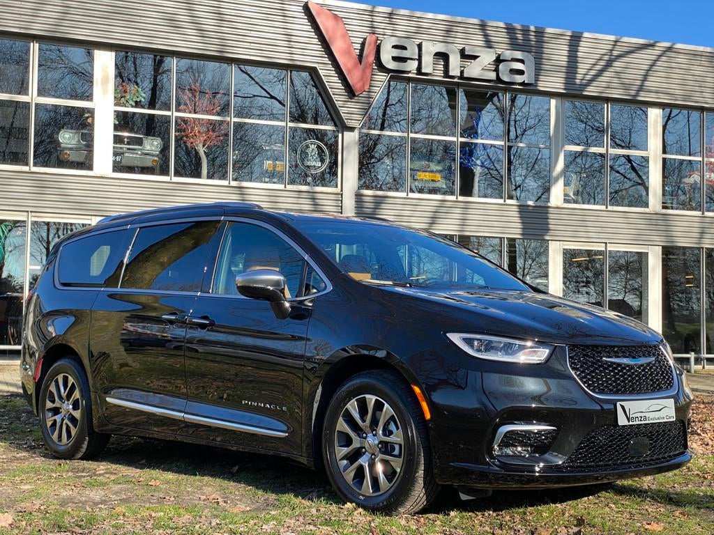 Chrysler Pacifica 3.6 V6 Pinnacle Plug-in Hybrid (bj 2025), Auto's, Chrysler, Gebruikt, Lichtsensor, Met garantie (alle), 7 stoelen