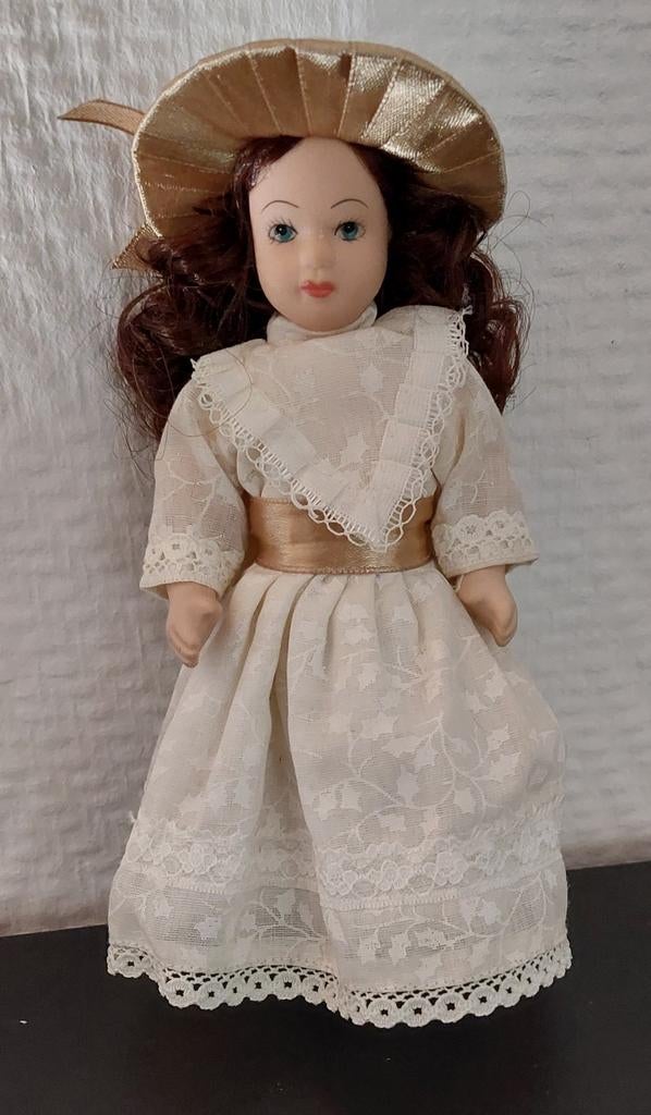 Poppenhuis poppetjes., Ophalen, Poppenhuis