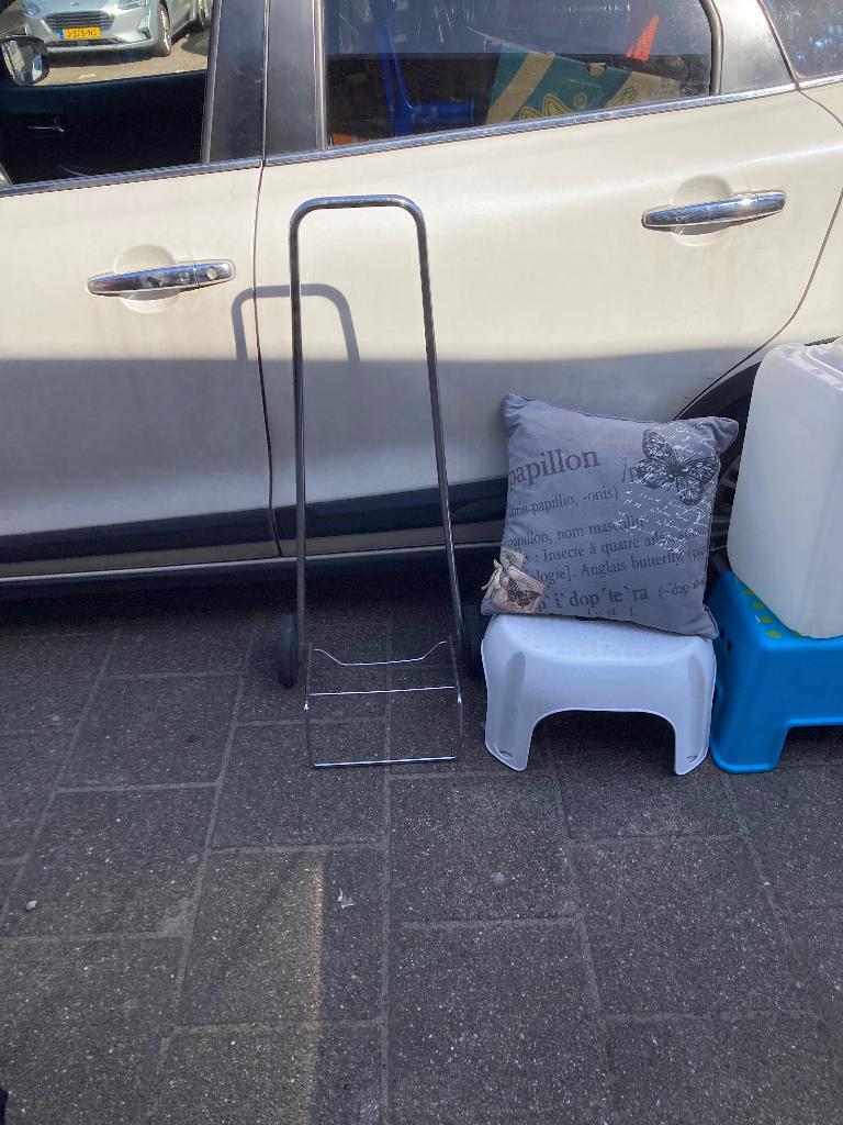 2 Opstapjes  waterkan plus vervoer karretje, Ophalen, Gebruikt