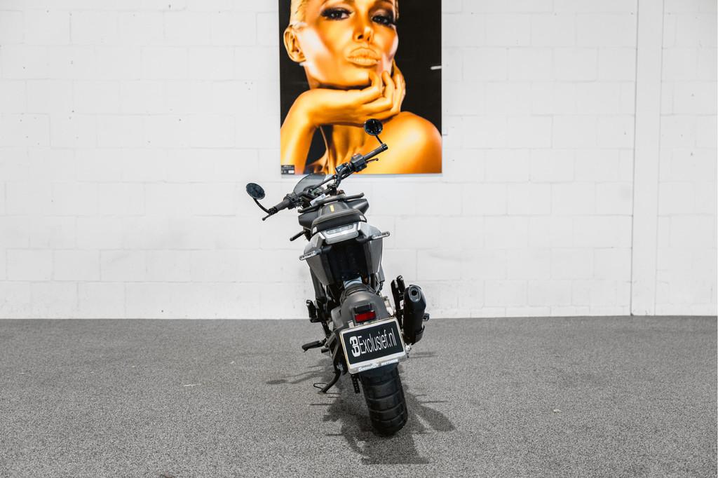 Husqvarna Svartpilen 401 Veel extra's nw prijs € 7600,00, Motoren, Motoren | Husqvarna, LED Verlichting, Bedrijf, 373 cc, Overig