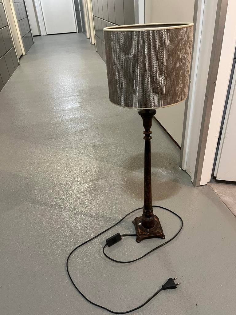 Elegante staande lamp met stoffen Duran  kap, Ophalen of Verzenden, Gebruikt, Hout, 100 tot 150 cm