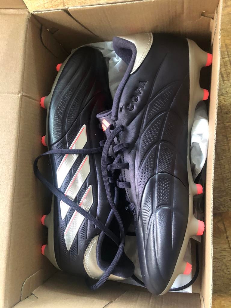 Nieuwe Adidas voetbalschoenen maat 42 3/4, Schoenen, Nieuw, Maat L, Ophalen of Verzenden