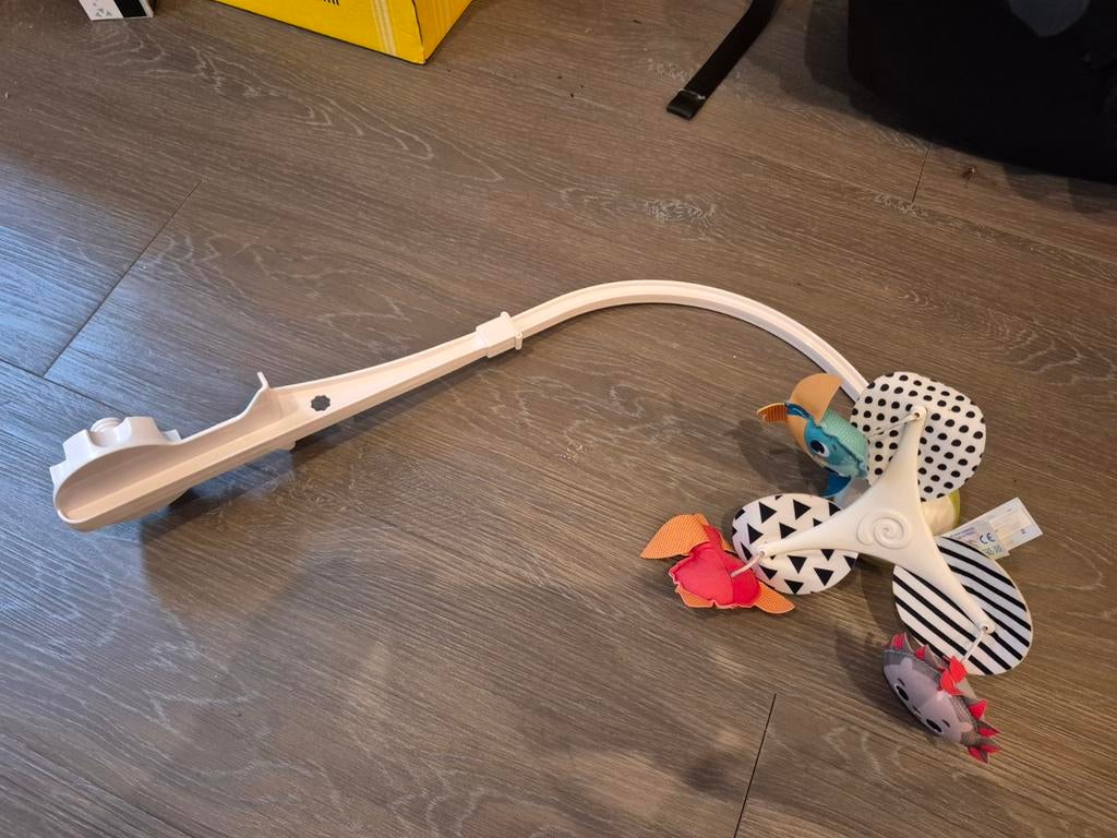 Boxmobiel van Tiny Love, Ophalen, Zo goed als nieuw, Mobiel, Met geluid