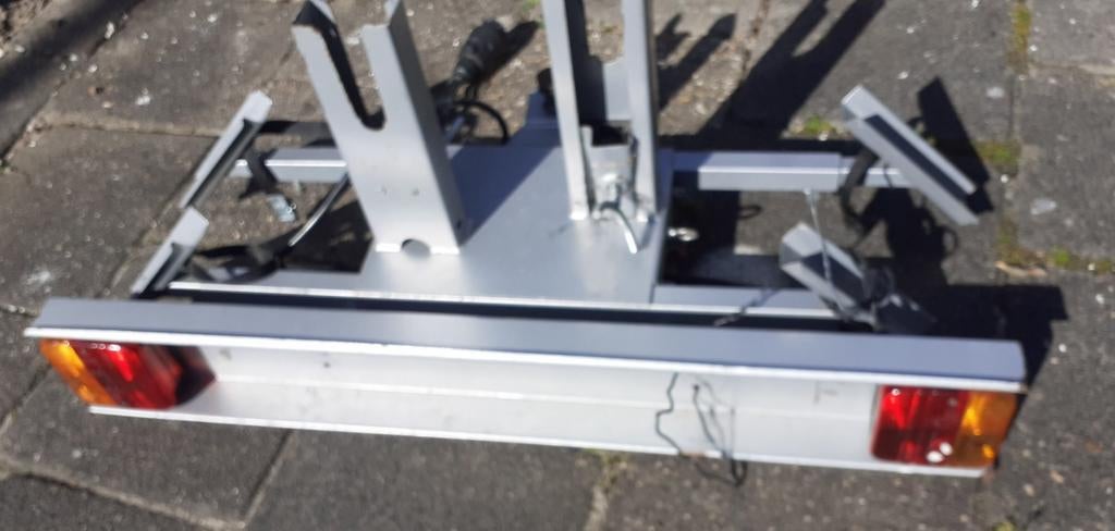 Fietsendrager voor twee fietsen met 7-polige stekker, Ophalen