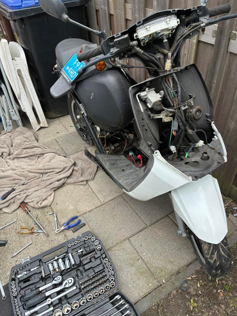 Peugeot kisbee frame met kenteken €100, Gebruikt, Ophalen of Verzenden, Benzine, Peugeot