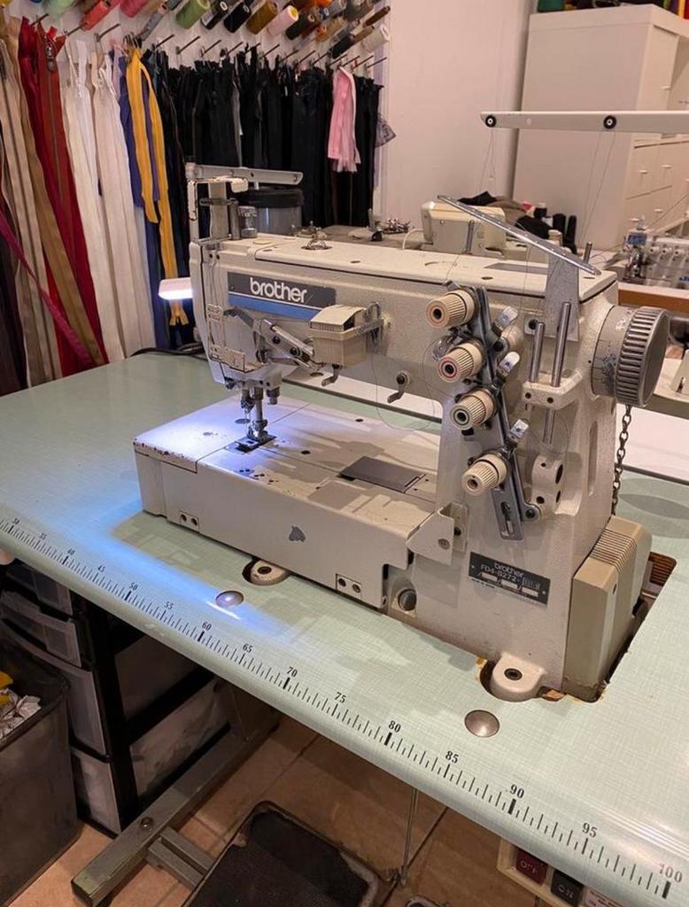 Brother FD4-B272 industriële naaimachine, Hobby en Vrije tijd, Naaimachines en Toebehoren, Ophalen of Verzenden, Industrieel, Brother