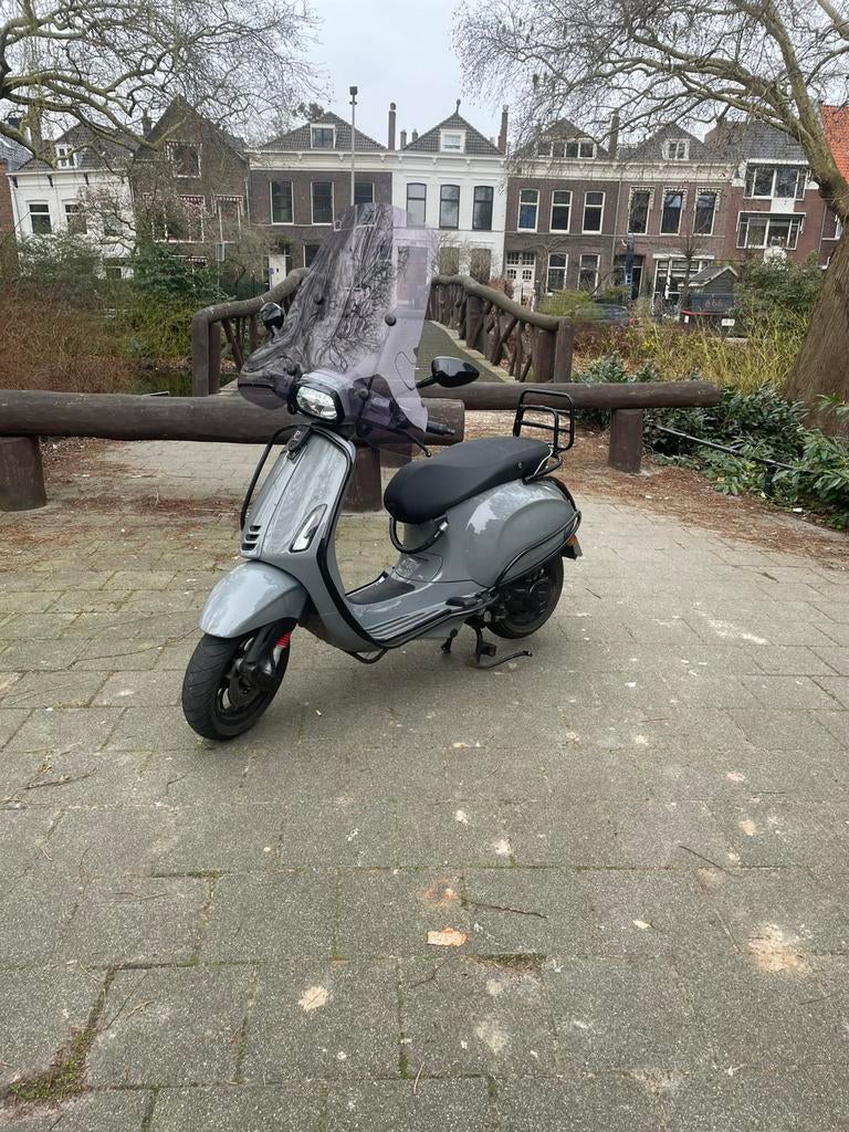 Vespa sprint, Ophalen, Maximaal 45 km/u, Zo goed als nieuw, Benzine