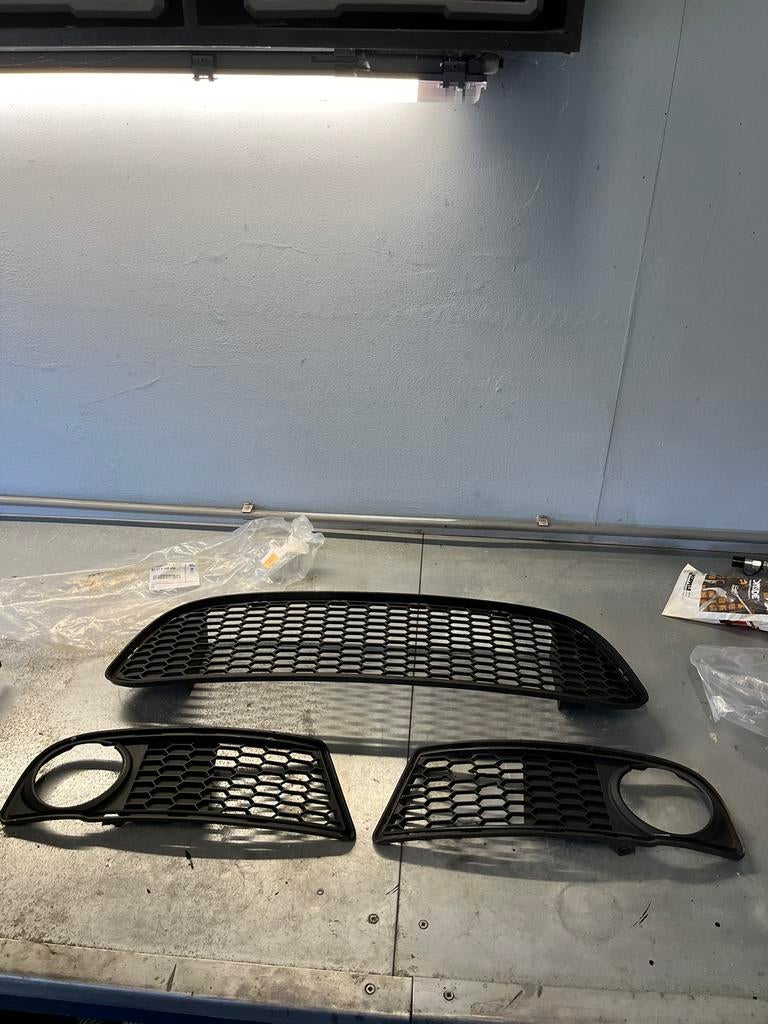 3 stuk Grillset / roosters BMW M sport E82/ E88 voorbumper, Voor, Nieuw, Ophalen of Verzenden, Bumper