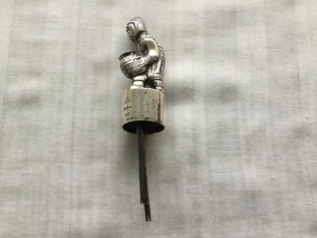 Zilveren flessenstop. Man met kruik. Schenker., Ophalen of Verzenden
