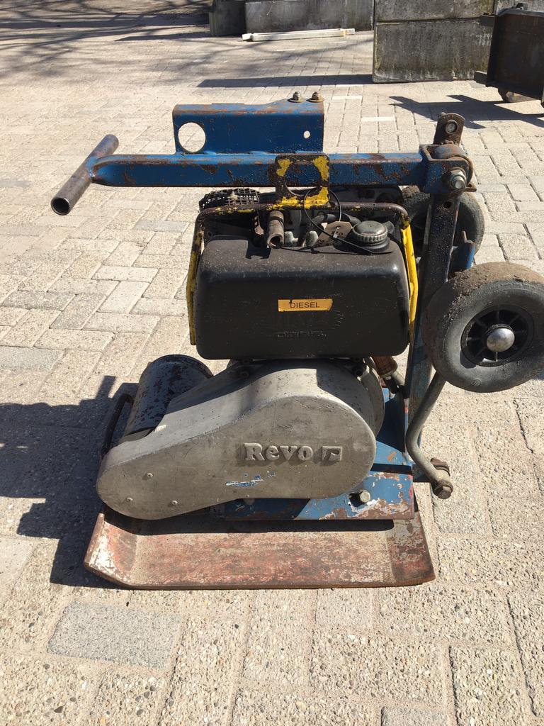 Revo trilplaat 2100, Ophalen of Verzenden, Zo goed als nieuw, Benzinemotor, 1800 rpm of meer