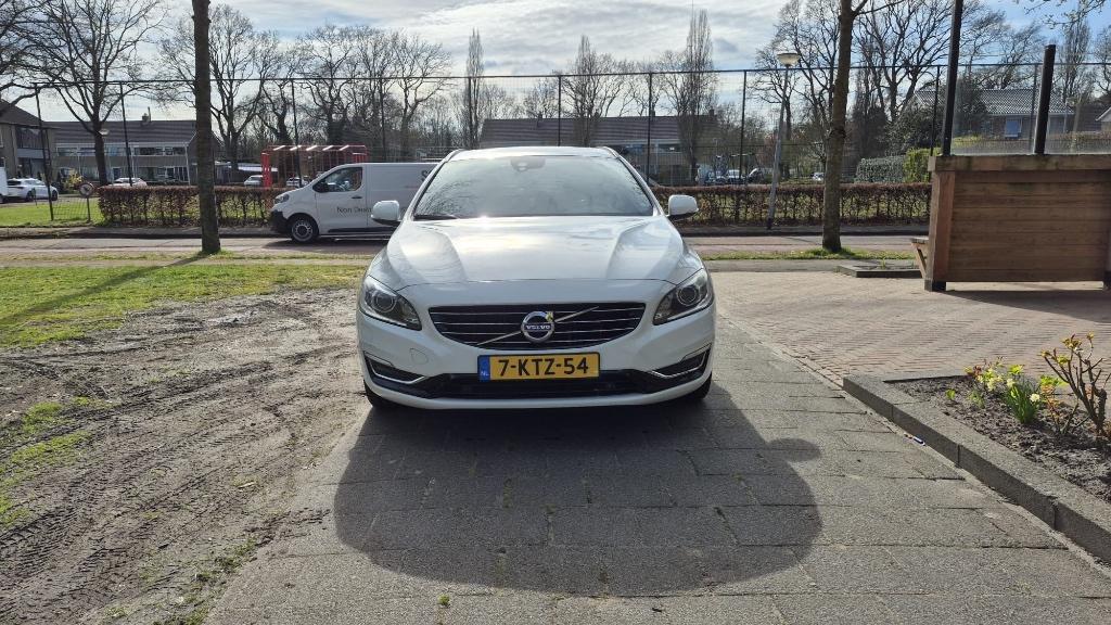 Volvo V60 D6 215pk Plug-in Hybrid 2013 Wit, Auto's, Volvo, Automaat, 1849 kg, 1800 kg, USB