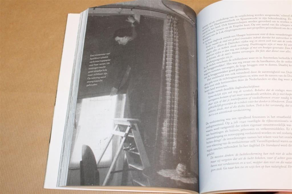 1940 — Verwarring & Aanpassing — Bezet Nederland, Boeken, Ophalen of Verzenden, Tweede Wereldoorlog, Zo goed als nieuw, Overige onderwerpen