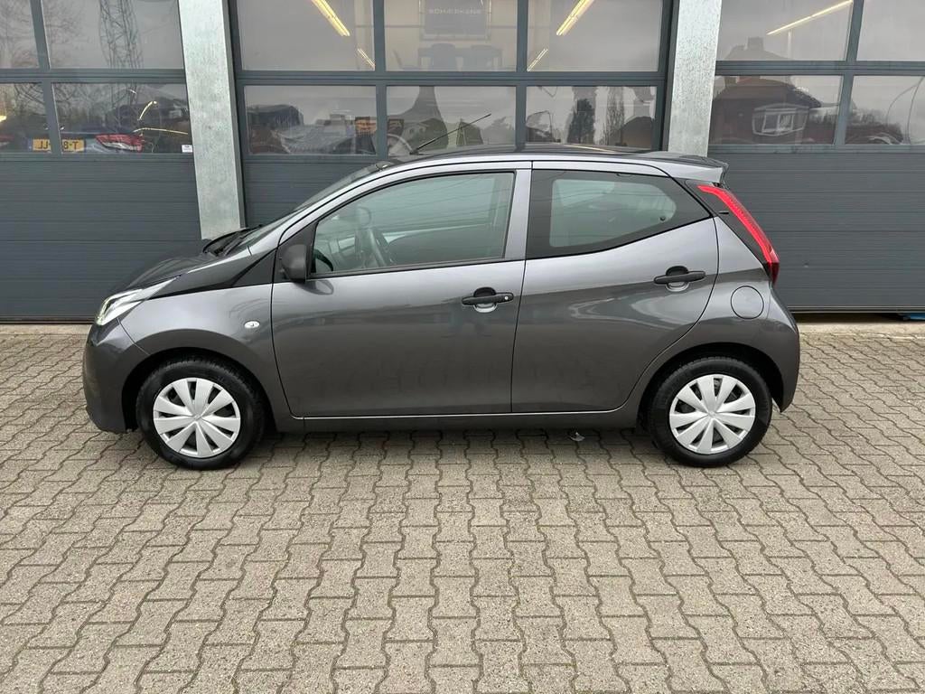 Toyota Aygo 1.0 VVT-i 72pk 5D x-fun € 13.430,00, Voorwielaandrijving, Stof, Gebruikt, 4 stoelen
