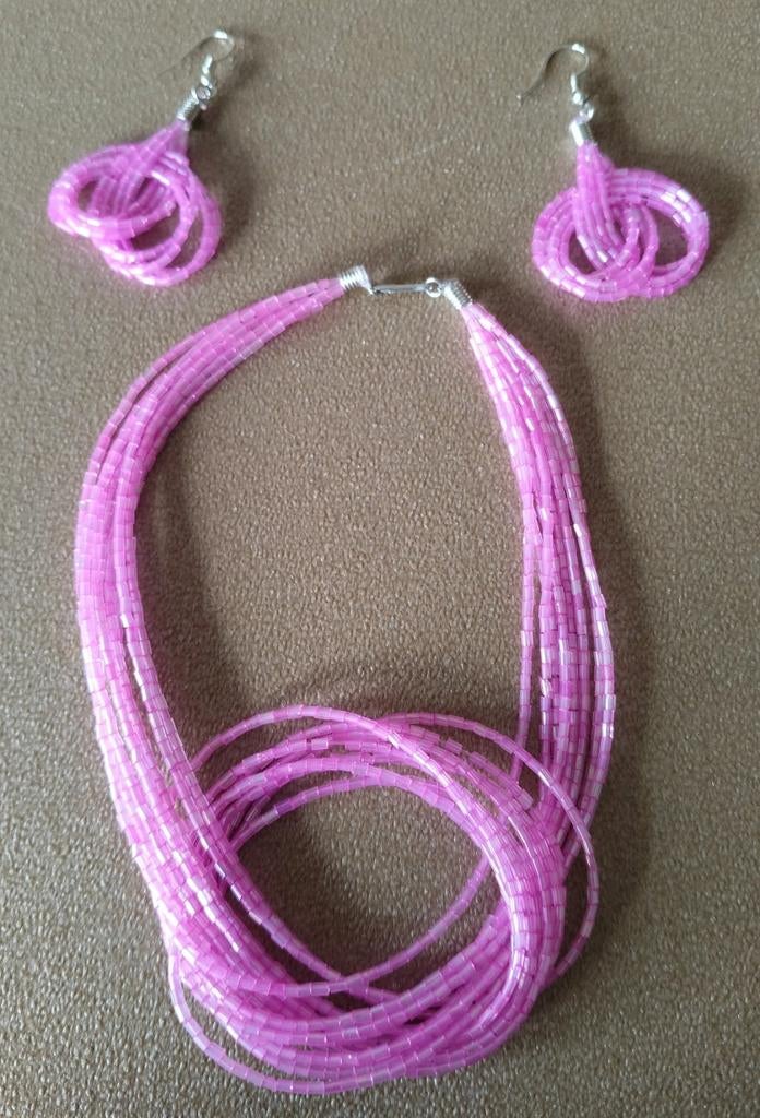 NIEUW*ROZE GLAZEN BUISJES KETTING & OORBELLEN, Overige materialen, Hangers, Nieuw, Ophalen of Verzenden