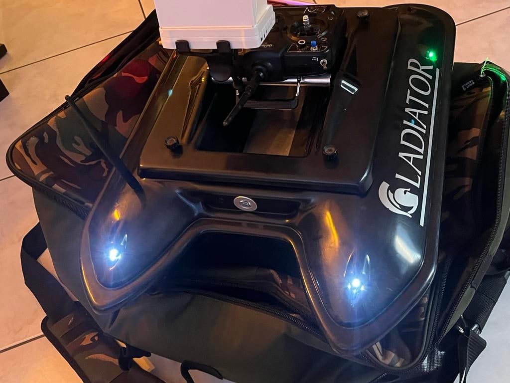 Gladiator voerboot met Dragonfly5 pro  en frontcam, Watersport en Boten, Hengelsport | Algemeen, Gebruikt, Overige typen, Ophalen of Verzenden