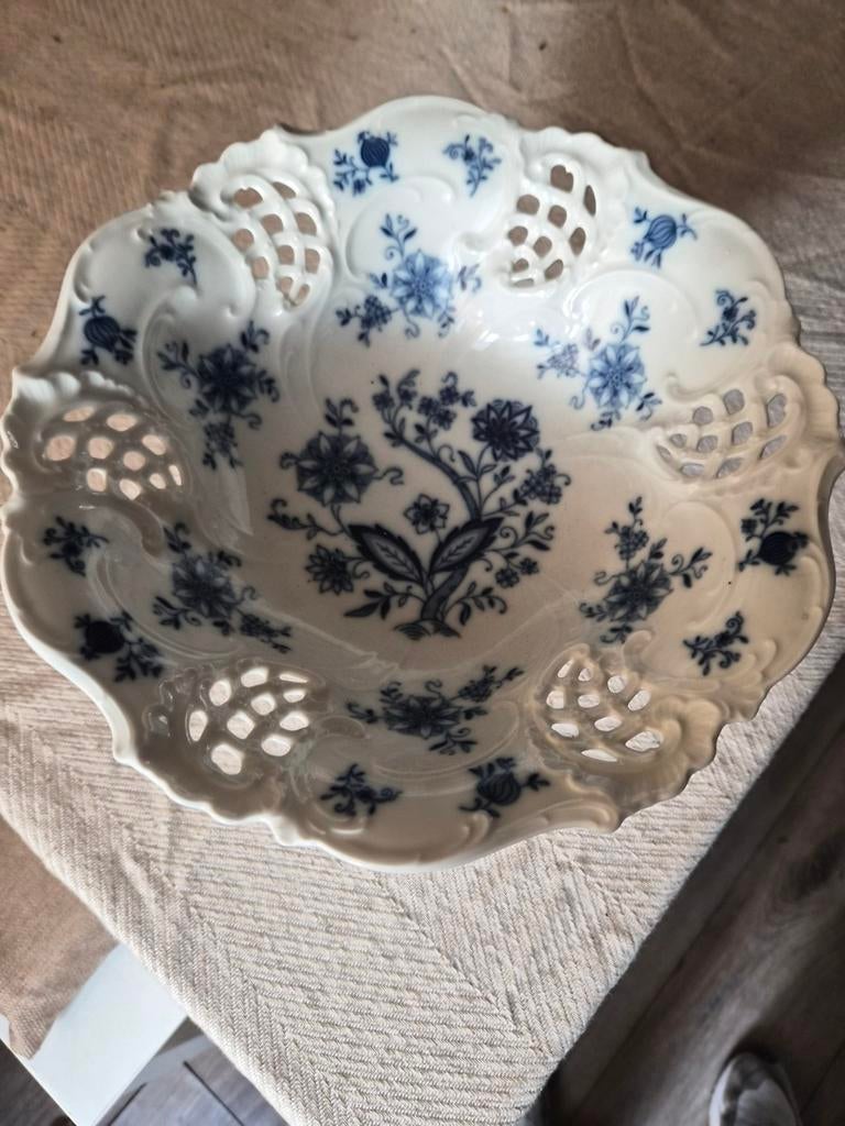 Vintage Ajour Fruitschaal op voet Royal Tettau, Antiek en Kunst, Antiek | Porselein, Ophalen