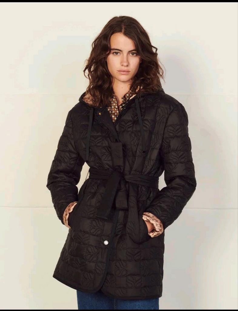 Sandro Zwarte gewatteerde jas met ceintuur, Zwart, Sandro, Nieuw, Ophalen of Verzenden