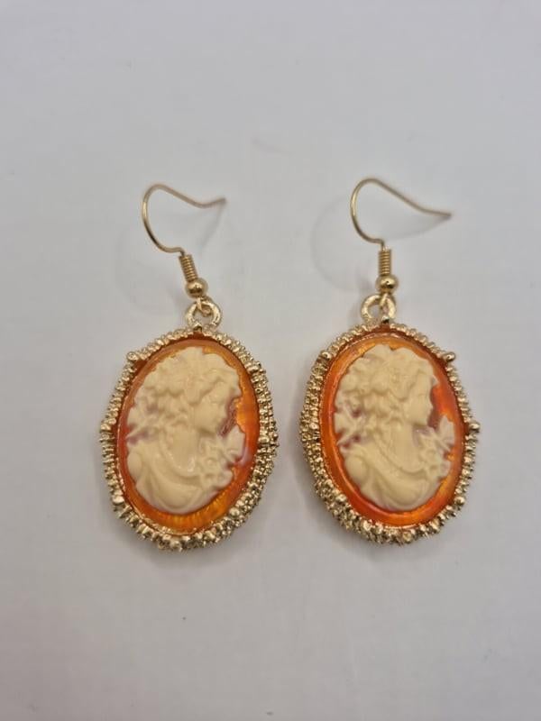 Oorbellen met 'Camee', Overige materialen, ., Nieuw, Ophalen of Verzenden