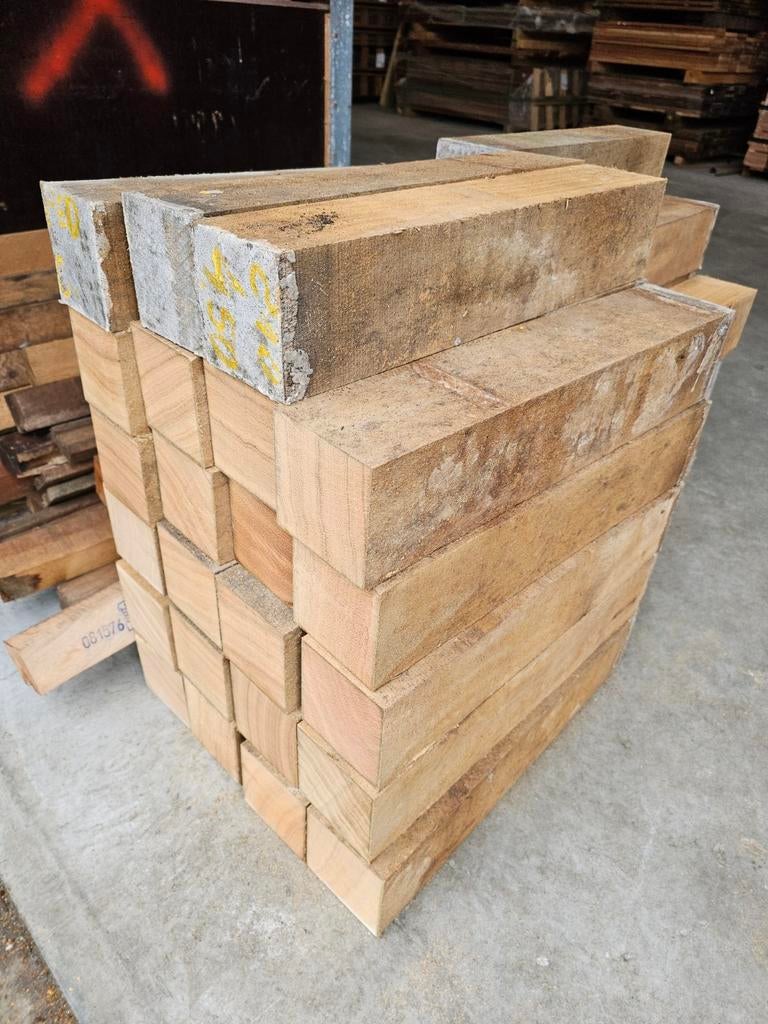 Diverse Pequia hardhouten blokken en paaltjes te koop., Ophalen, Palen, Nieuw, Hardhout