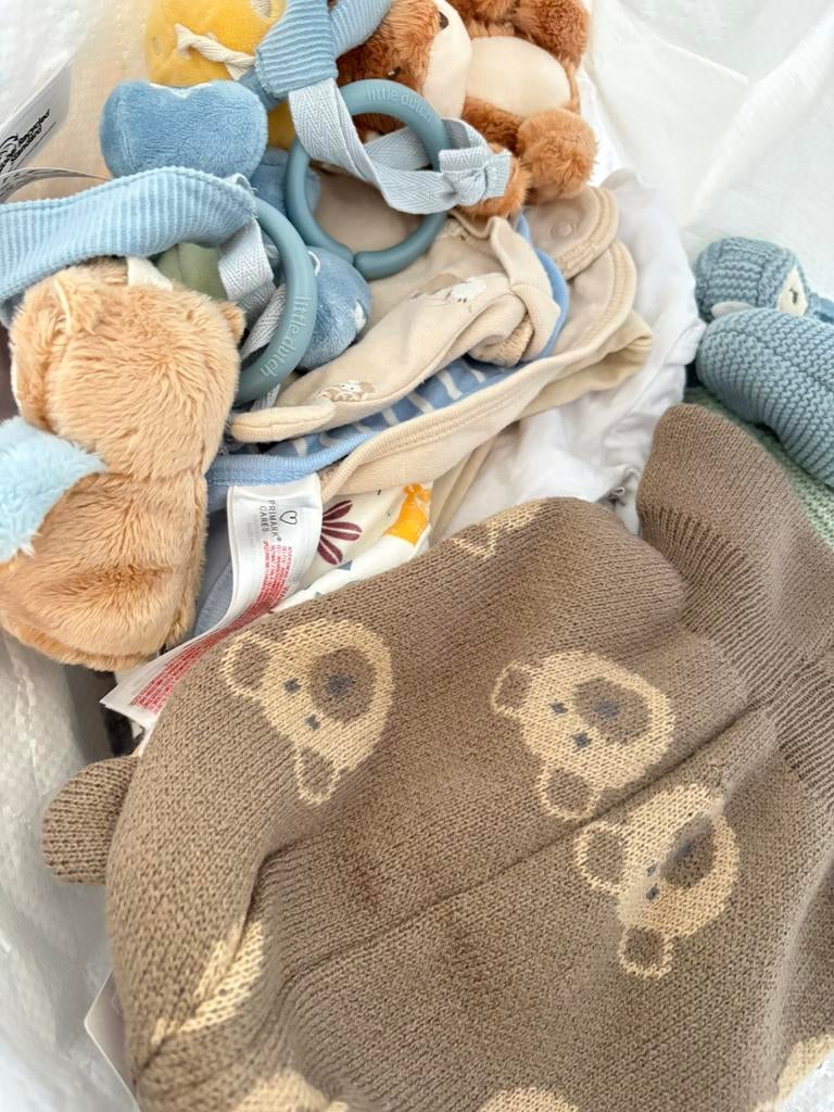 GRATIS jongenskleding baby en speelgoed, Ophalen, Zo goed als nieuw