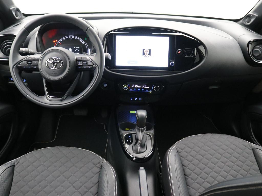 Toyota Aygo X 1.0 VVT-i S-CVT Premium AUTOMAAT / Navigatie /, Gebruikt, Bruin, 4 stoelen, Leder en Stof