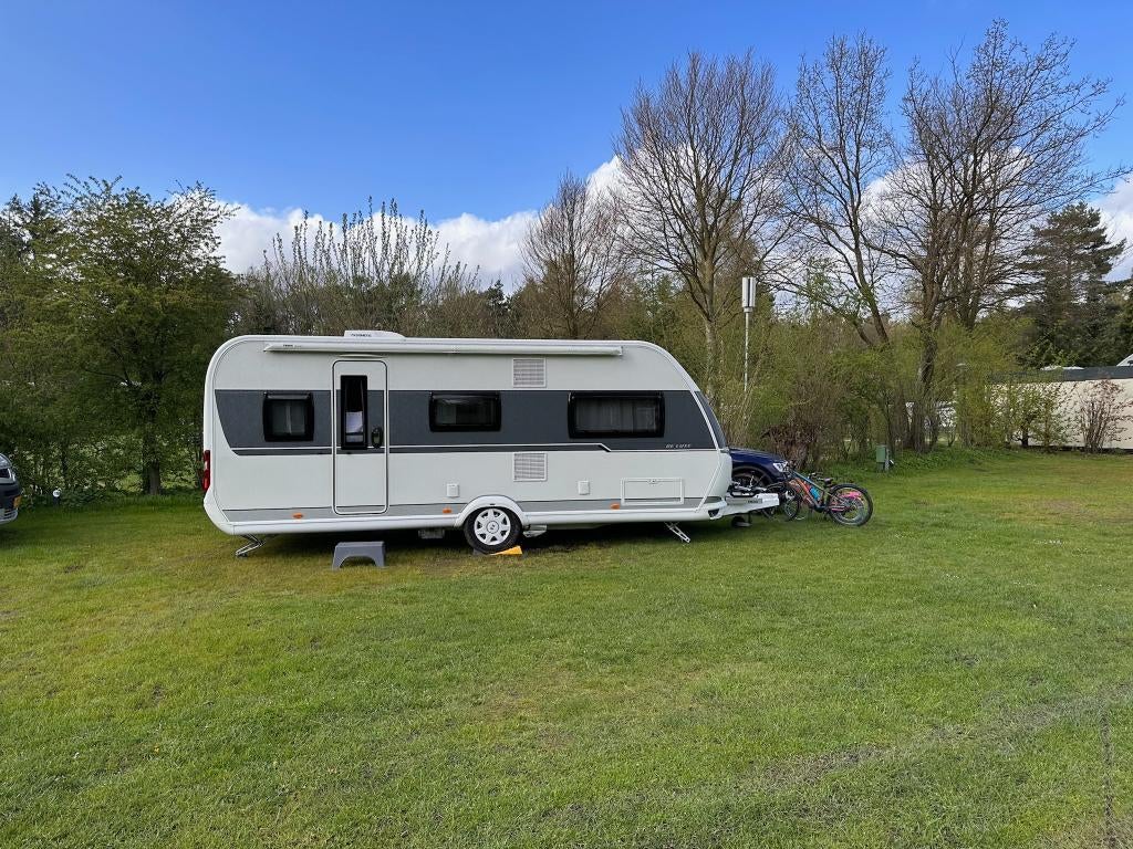 Caravan Hobby de Luxe 540 KMFE uit 2019, Standaardzit, Queensbed, Hobby, 7 tot 8 meter