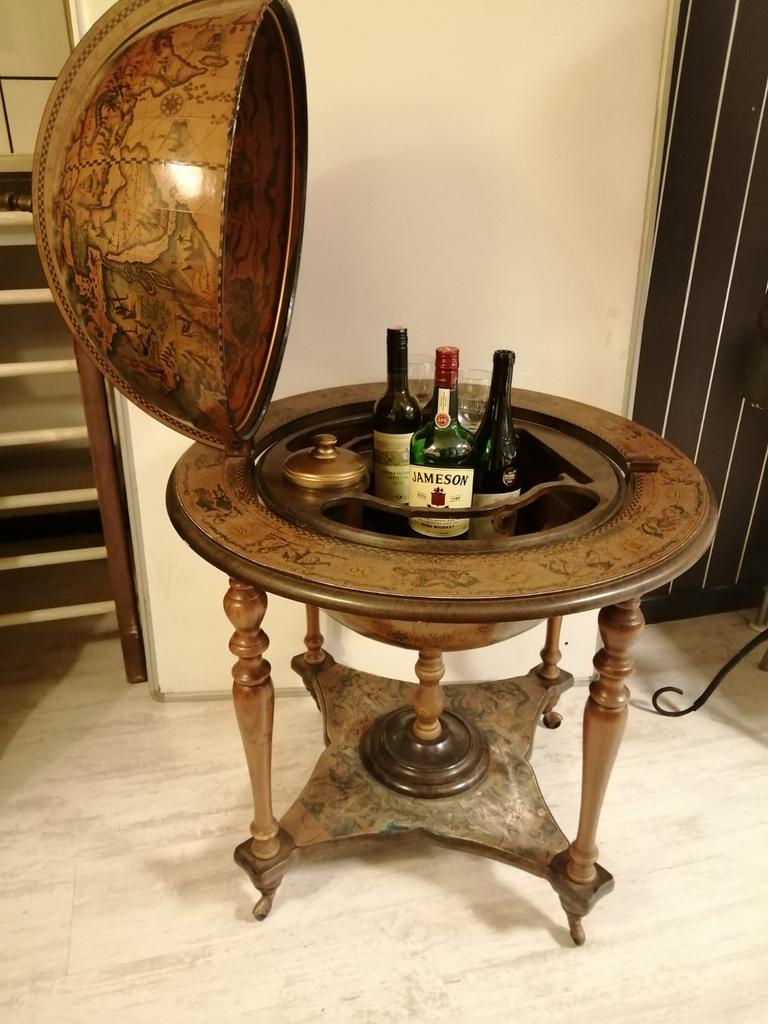MEGA! GROTE ORIGINELE ITALIAANSE GLOBE BAR GLOBEBAR 100X70CM, Ophalen
