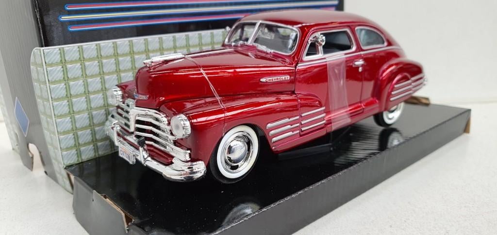 Chevrolet Aerosedan Fleetline 1948 Rood 1:24, Ophalen of Verzenden, Nieuw, Auto, Motormax