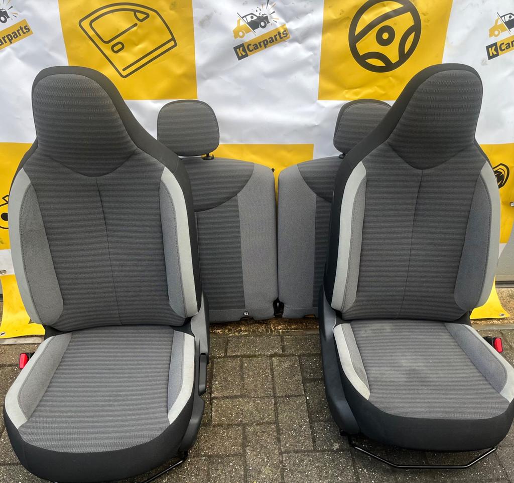 Interieur set Toyota Aygo Peugeot 108 C1 Hoogte Verstelbaar, Info@fabrikant.eu, Fabrikantstraat 1
1000 AA  Amsterdam, NL, Ophalen of Verzenden