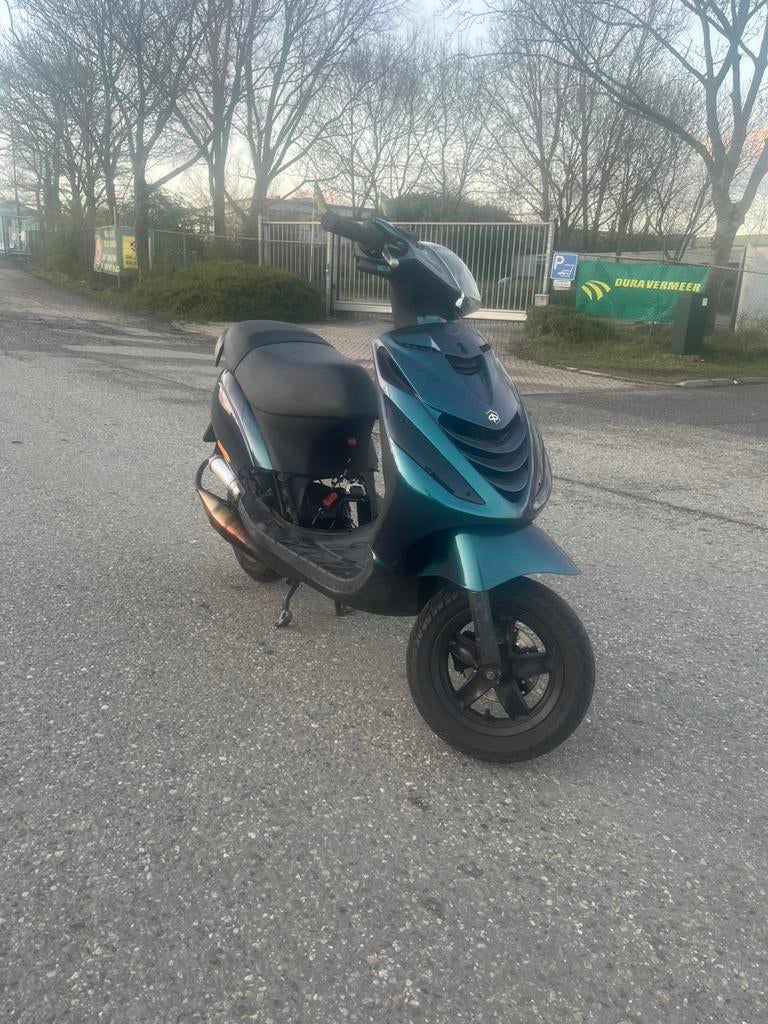 Zip 70cc 2t hoogtoerig, Fietsen en Brommers, Scooters | Piaggio, Zo goed als nieuw, Zip, Maximaal 45 km/u, Tweetakt, Ophalen