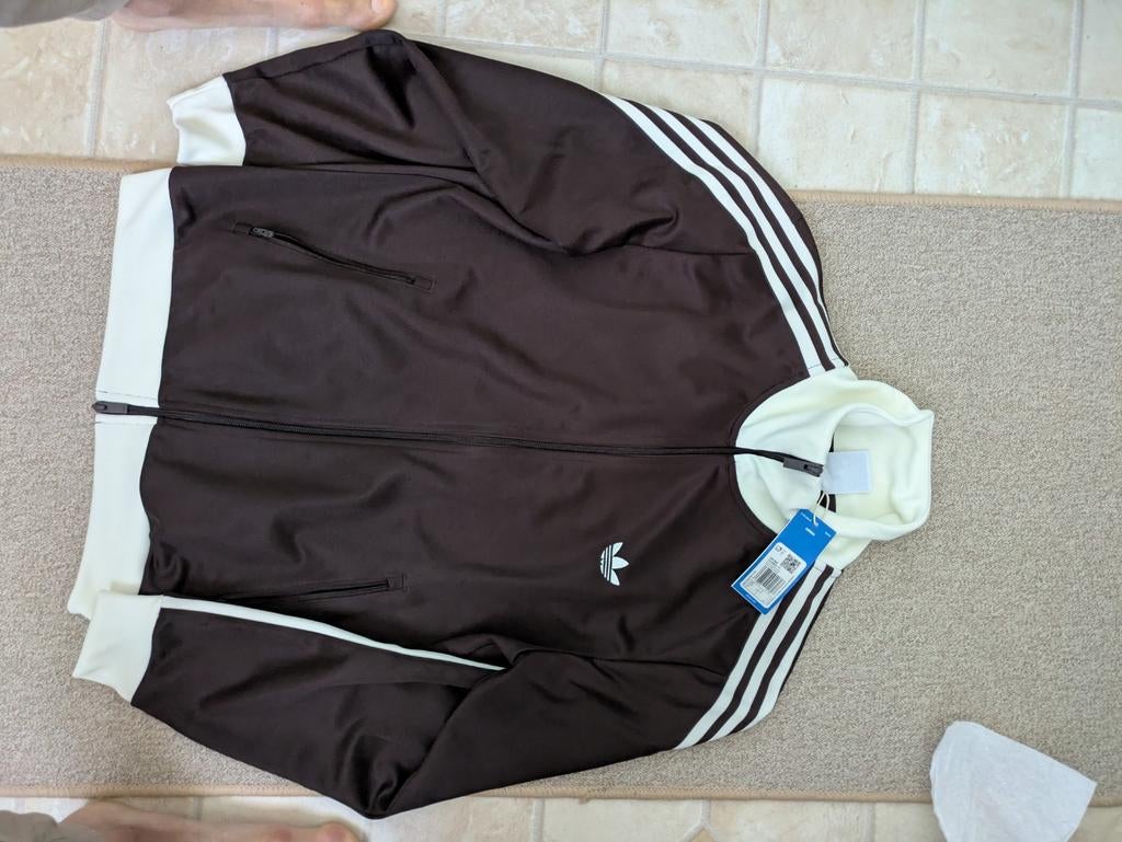 Te koop nieuwe adidas heren trainingsjack maat l, Maat 52/54 (L), Bruin, Nieuw, Ophalen of Verzenden