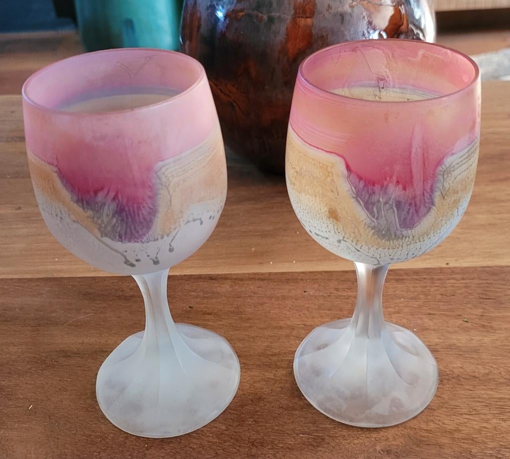 2 Nieuwe Gematteerde Wijnglazen met Mooie Afbeelding, Ophalen of Verzenden