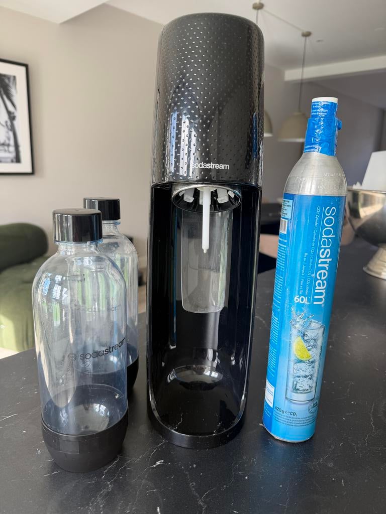Sodastream met 2 flessen en 2 CO2-cilinder, Ophalen, Zo goed als nieuw