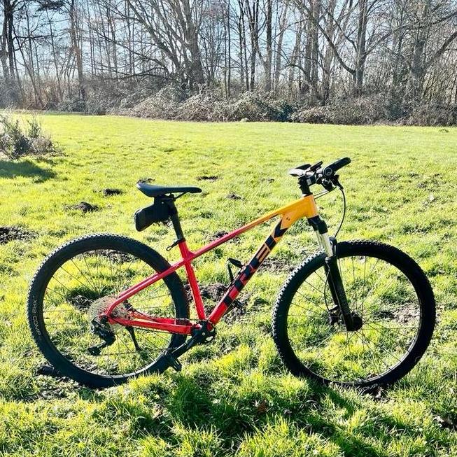 Trek Marlin 7 (oranje/rood) incl. accessoires en fietscomput, Ophalen, Gebruikt, Hardtail, Heren