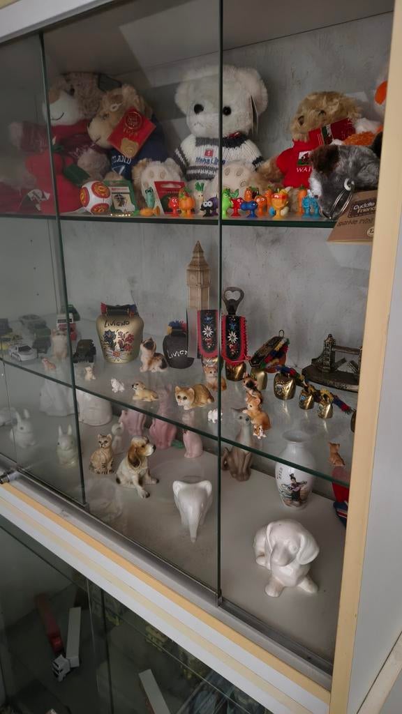 2 vitrinekasten met schuifdeuren en slot, Huis en Inrichting, Kasten | Vitrinekasten, Ophalen, 50 tot 100 cm, Zo goed als nieuw