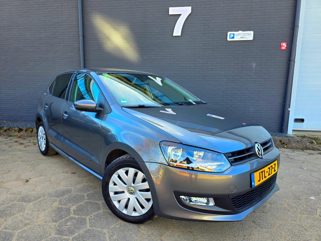 ✅️ Volkswagen Polo 1.4 Benzine DSG 2011 ✅️ Automaat ✅️, Auto's, Volkswagen, Stof, Zwart, 4 cilinders, 995 kg