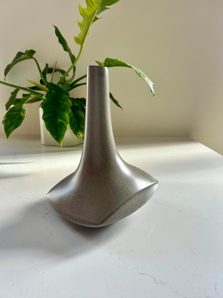 Vintage vaas keramiek. Beige kunstobject van keramiek., Antiek en Kunst, Ophalen of Verzenden